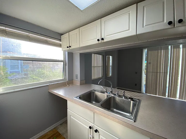 677 Orchid Dr #A — Photo 5