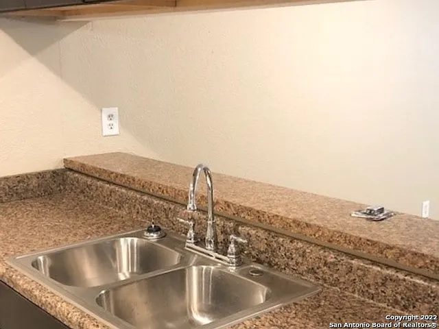 2 bed, 2.5 bath, 1200 sqft, $1,060 — Photo 2