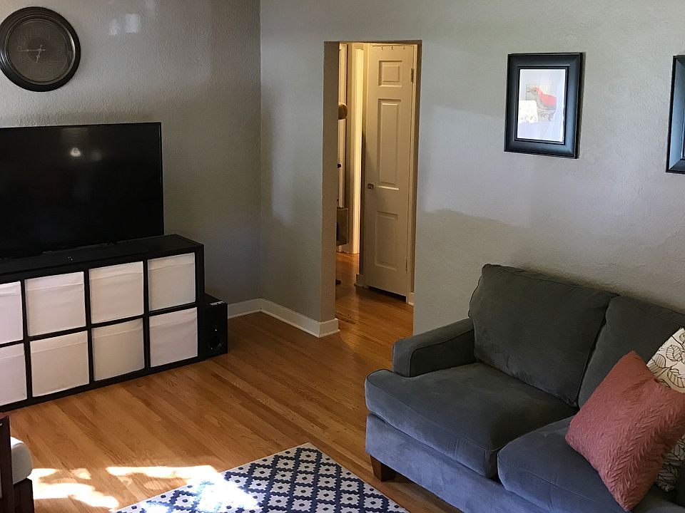 1st image of 2401 W Callender Ave