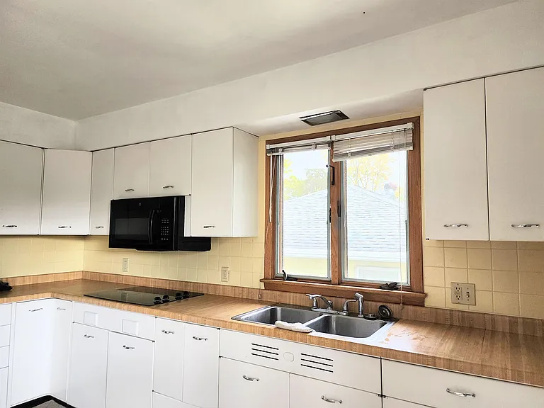 822 W Pleasant St — Photo 11