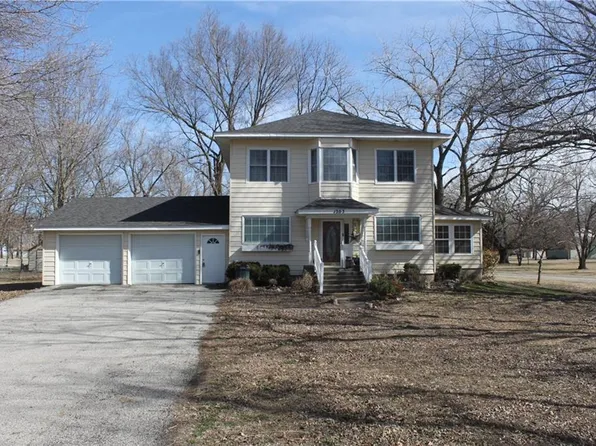 1303 N Kentucky St, Iola, KS 66749
