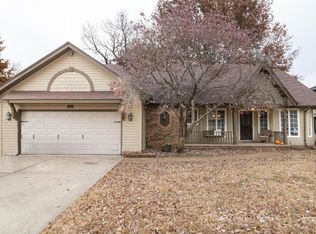 1427 W McGee St, Springfield, MO 65807