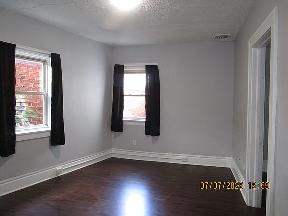 5th image of 913 1/2 E Market St APT 3
