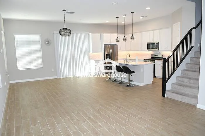 4 bed, 2.5 bath, 2316 sqft, $3,750 — Photo 3