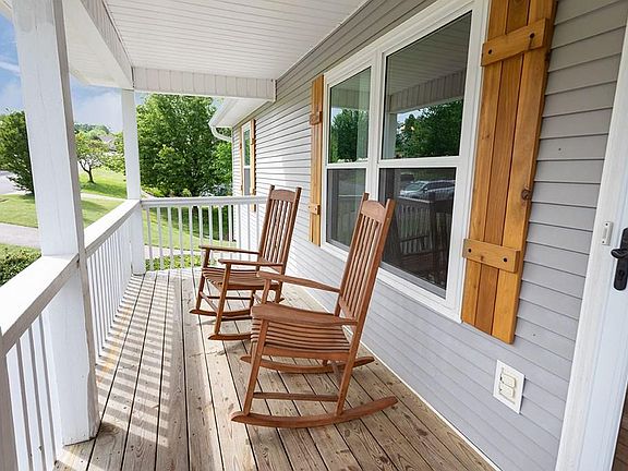 2nd image of 167 Hollow View Dr SE