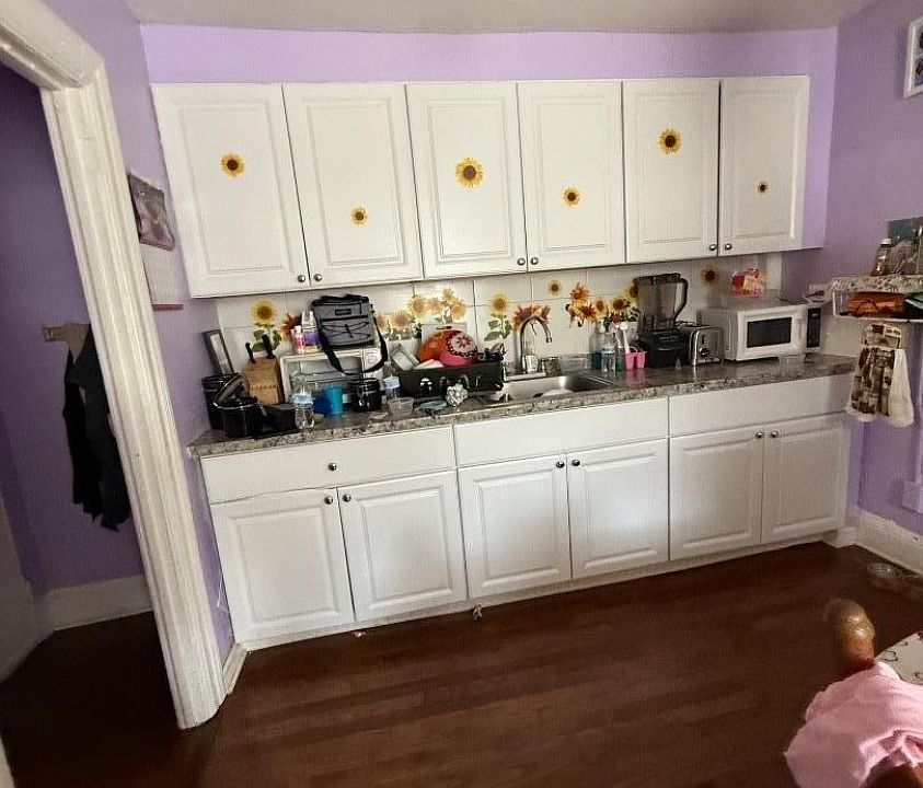2nd image of 836-838 E 2Nd St