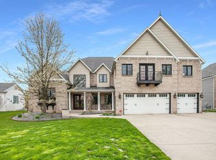 7332 Royal Ridge SE, Caledonia, MI 49316