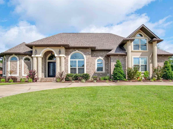 5650 Highland Lake Dr, Milton, FL 32583