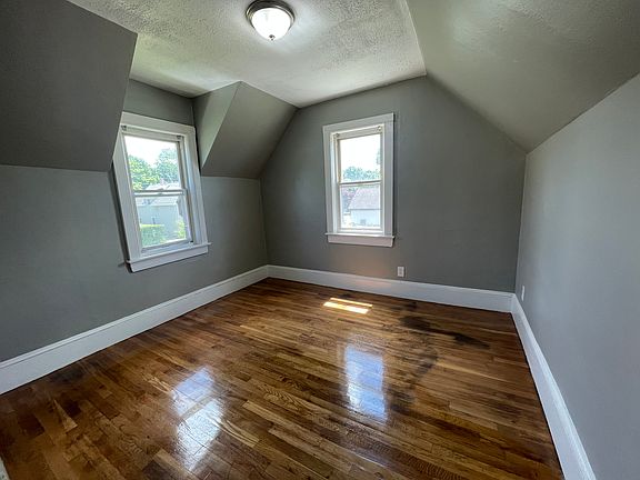 4th image of 83 Hobart St #83