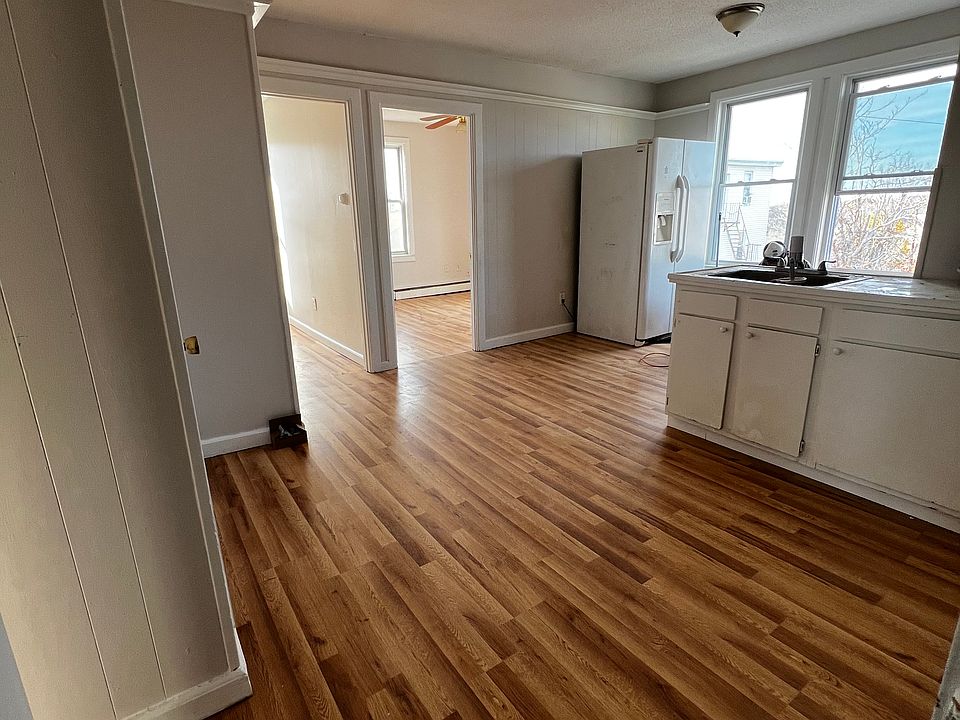 Walk in view from unit door-standing in the hallway