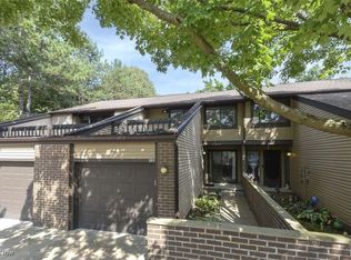 593 Dade Ln, Cleveland, OH 44143