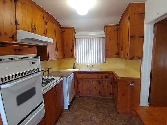 2nd image of 5955 Wilbur Ave