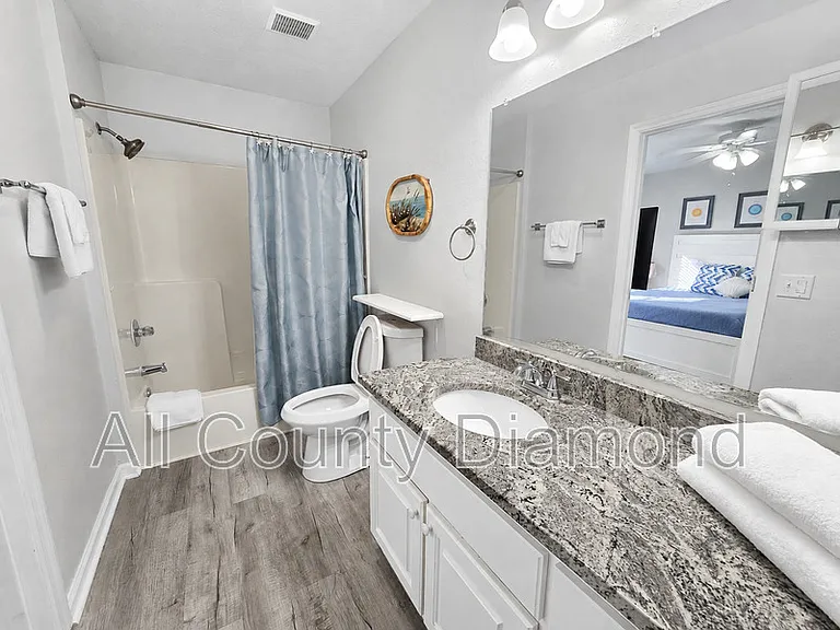 5726 Beach Dr — Photo 11