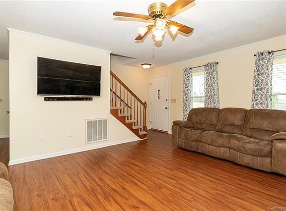 5th image of 108 Spurgen Dr