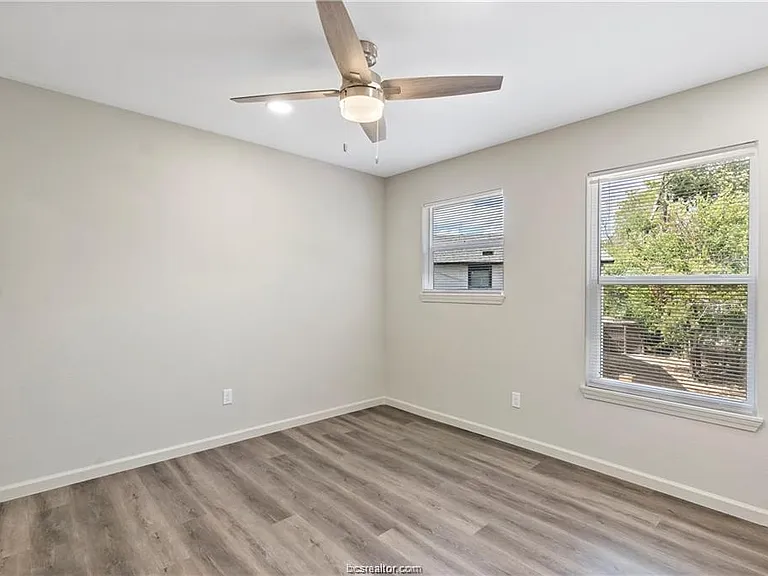 1502 Alpine Cir #D — Photo 16