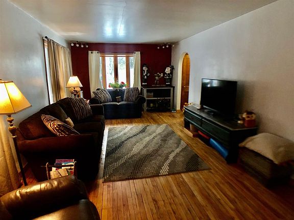 3rd image of 305 S Hendren Ave