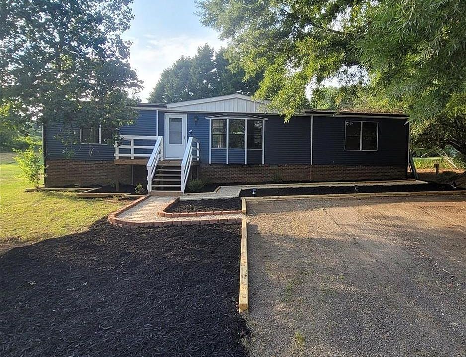 1st image of 124 Clebourne Ln