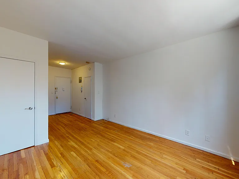 1483 1st Ave #3E — Photo 2