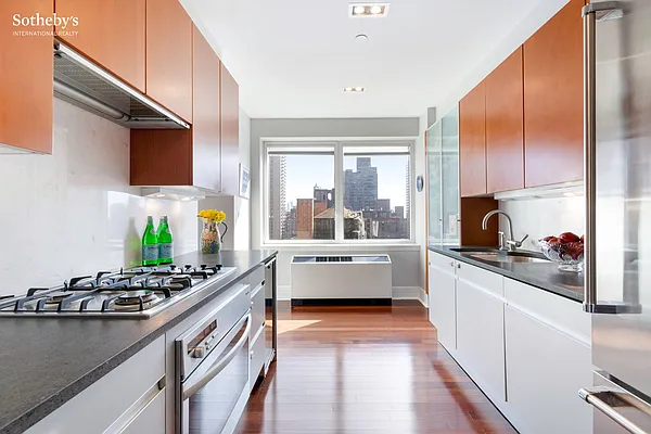 Sold by Sotheby's International Realty | media 3