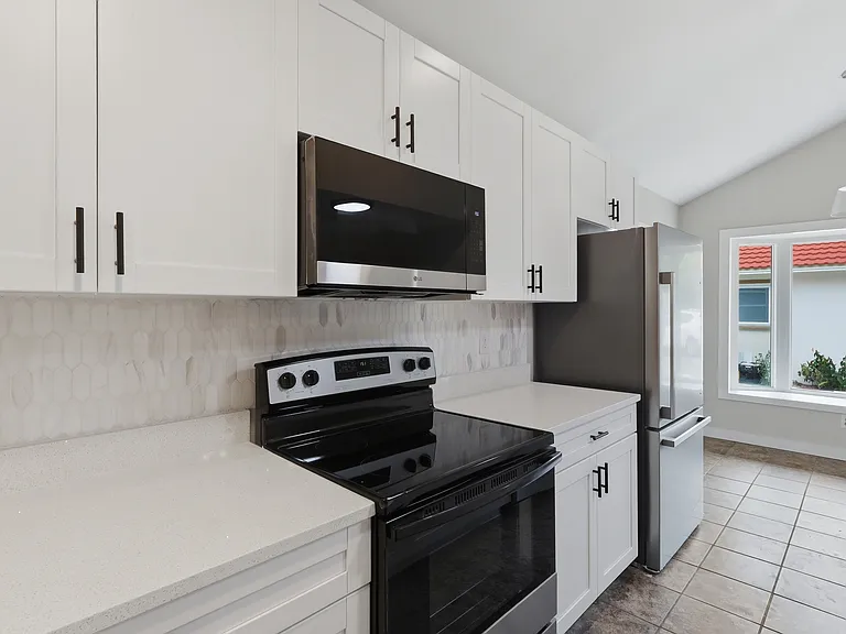 3751 Mackenzie Ct — Photo 3