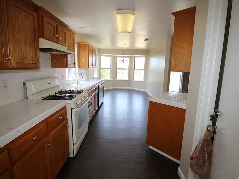 5325 N Rosalia Ave — Photo 7