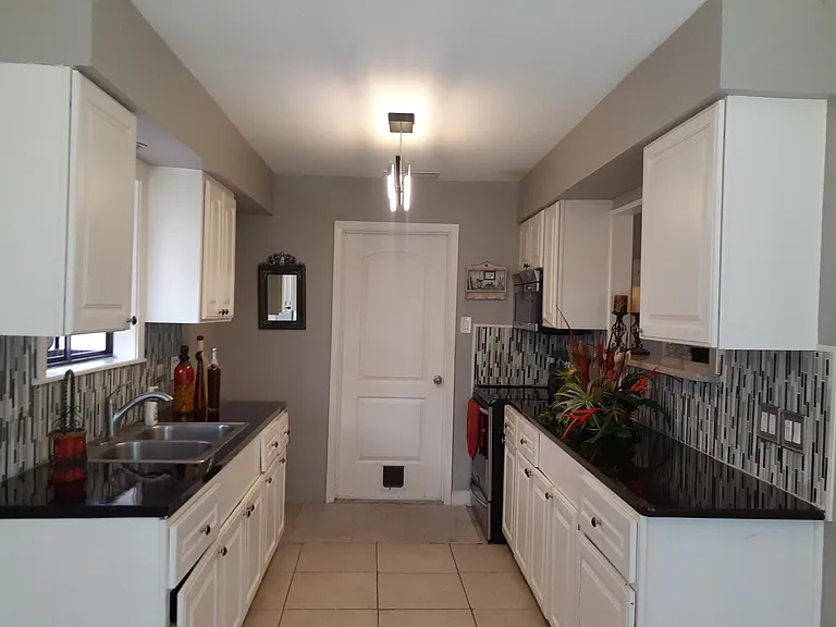 2753 Camargo Dr — Photo 8