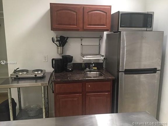4th image of 118 NW 24th St #1