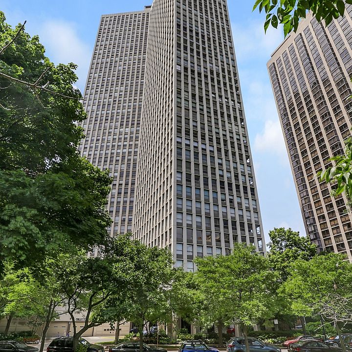1st image of 2626 N Lakeview Ave APT 2303