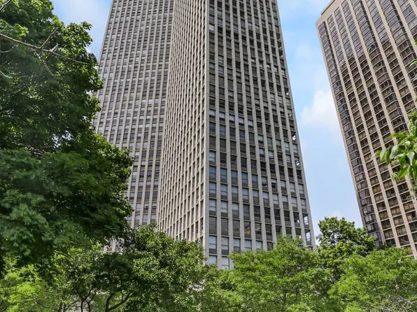 2626 N Lakeview Ave APT 2303, Chicago, IL 60614