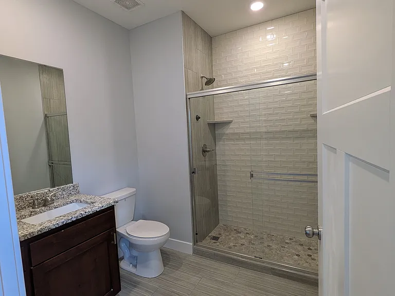 202 SE 8th St — Photo 21
