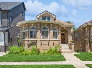 2842 W Greenleaf Ave, Chicago, IL 60645