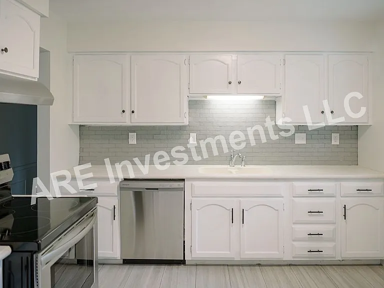 4501 68th St — Photo 2