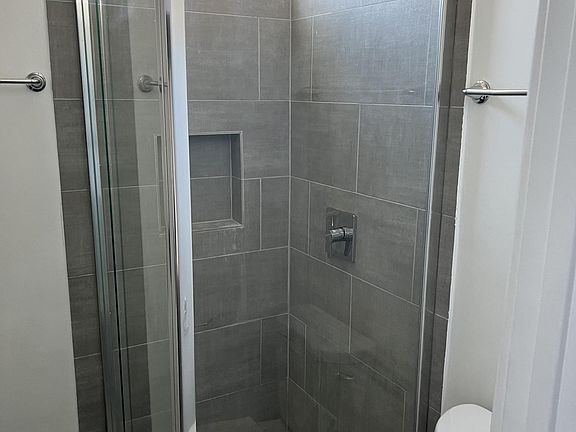 3rd image of 914 Parkman Ave #914