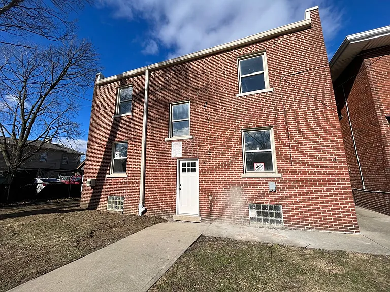 465 E Hudson St — Photo 16