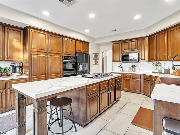 3rd image of 8316 Paseo Vista Dr