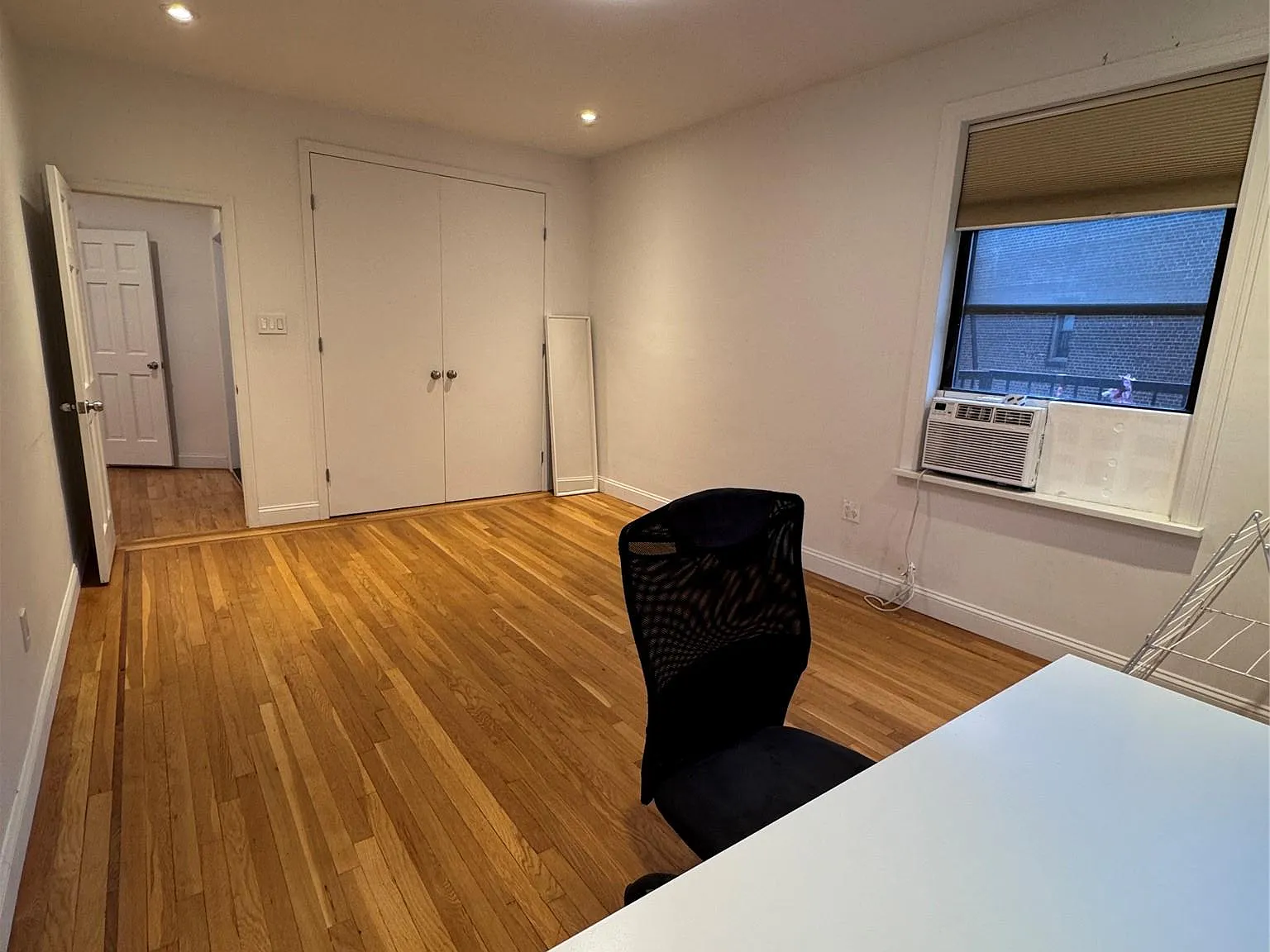 2 bed, 2.5 bath, 2100 sqft, $4,300 — Photo 4