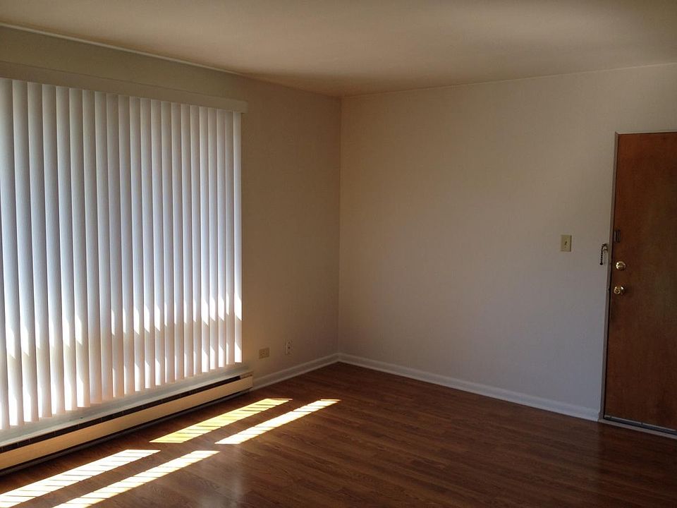 1st image of 429 E Park Ave Ste 4