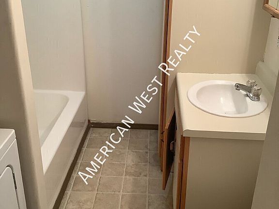 5th image of 1637 N Park Dr