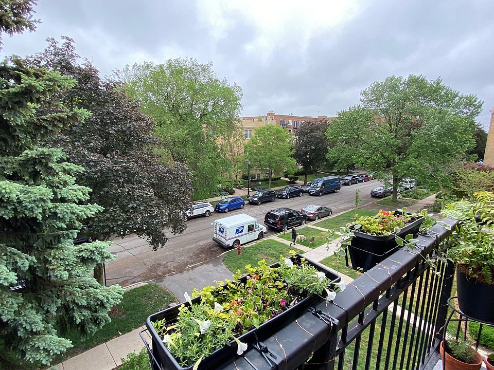 1st image of 930 Hinman Ave APT 302