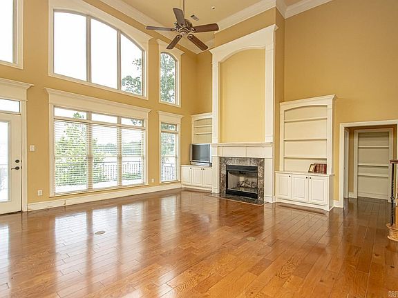 3rd image of 6907 Kensington Dr