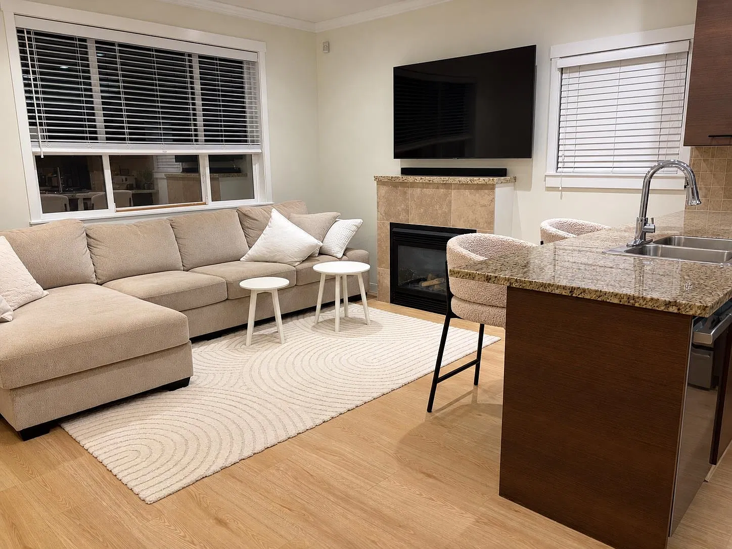 3 bed, 1299 sqft, $3,500 — Photo 2