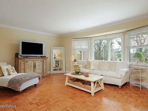 4th image of 220 Dwight Road