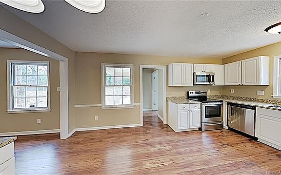 5th image of 2109 Knickerbocker Dr