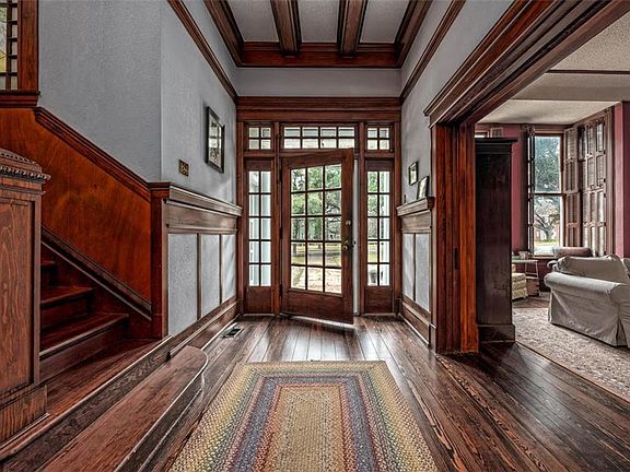 5th image of 2725 Washington Ave
