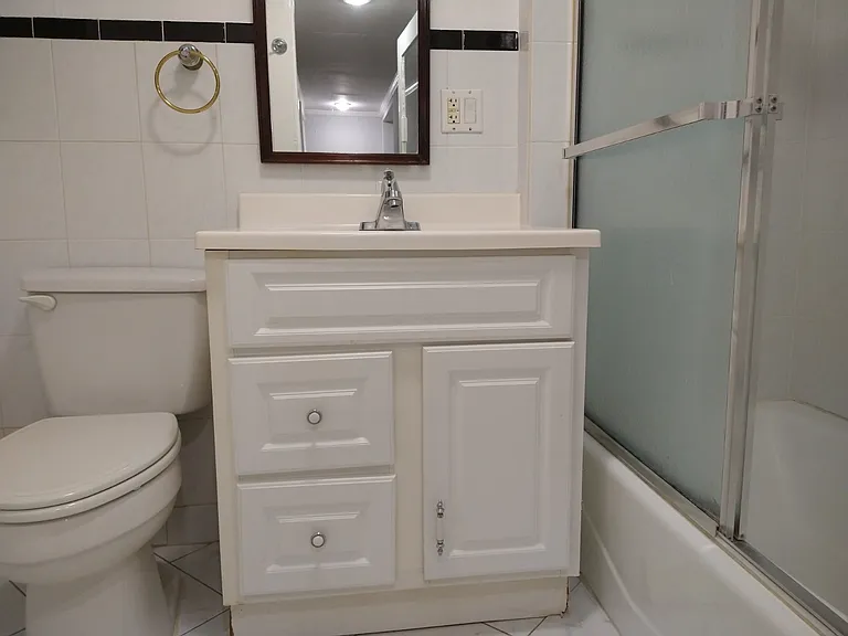 515 Seward Sq SE #8 — Photo 8