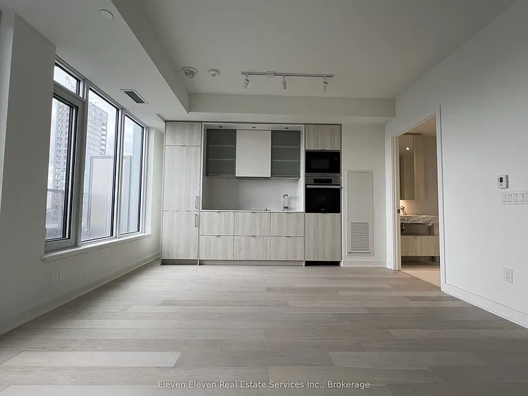 11 Yorkville Ave #2402 — Photo 2