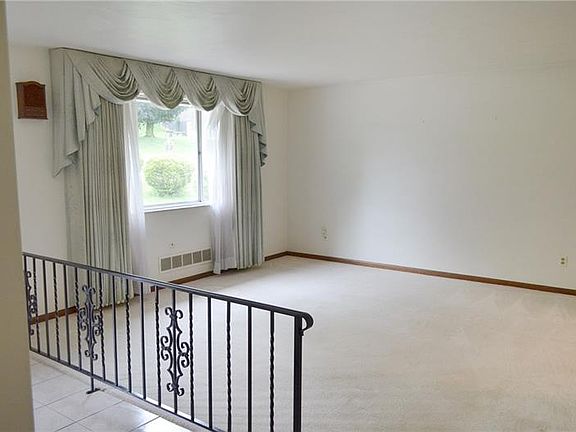4th image of 4072 Stratford Dr