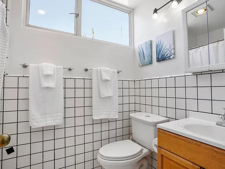 1241 Oliver Ave — Photo 12