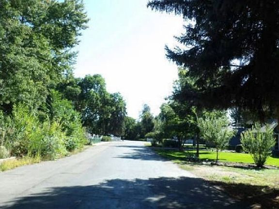 Exterior Neighborhood (street photo)