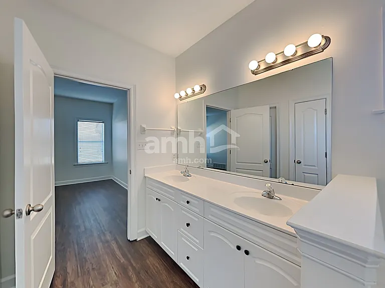 9664 Woodland Creek Ln — Photo 13